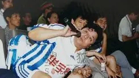 青岛19岁新星击败孙杨夺冠，荣登冠军宝座