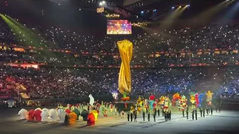 施罗德展示特雷-杨亲笔签名球衣及儿子温馨合影